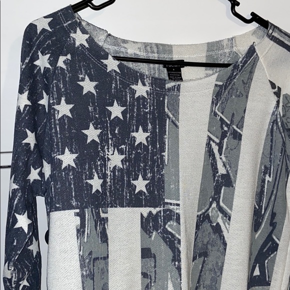 NWT A light long sleeve sweater - Picture 2 of 4